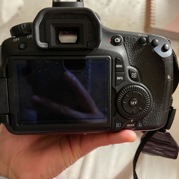 DLSR 60D - Picture 5 of 7